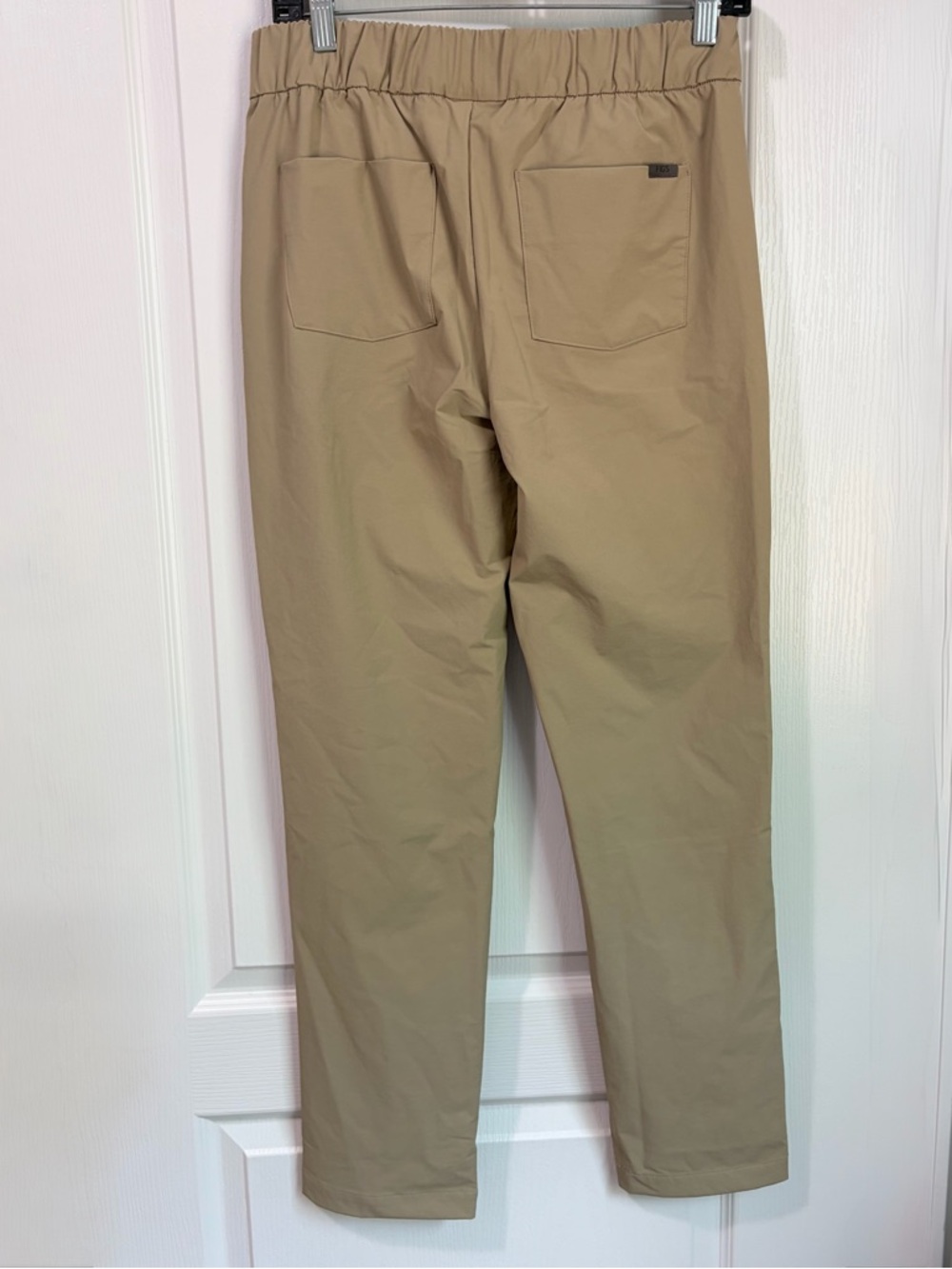 NWT FIGS Scrub Skinny/Slim Trousers In Tan - Picture 10 of 10